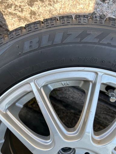 【取引中】
スタッドレスタイヤ
