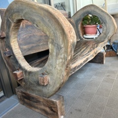 木製の長椅子の画像