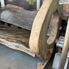 木製の長椅子の画像