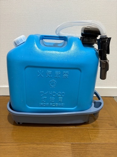 CORONA 石油ストーブとポリタンク