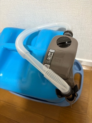 CORONA 石油ストーブとポリタンク