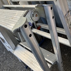 アルミ製の3段踏み台。の画像