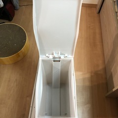 ゴミ箱の画像