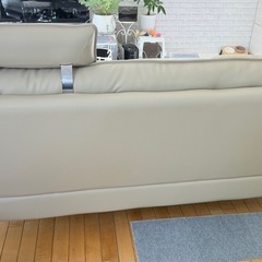 ニトリ3人掛けソファ傷・汚れに強い ヘッドレスト付き 合皮タイプの画像