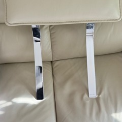 ニトリ3人掛けソファ傷・汚れに強い ヘッドレスト付き 合皮タイプの画像