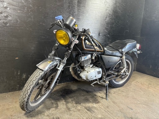★支払総額9.8万円★買取強化中！ まずはカンタン無料査定まで！ スズキ GN125-2F 黒 人気のGN125！ 希少2F！ キック付き！ 社外マフラー！ 社外ハンドル！