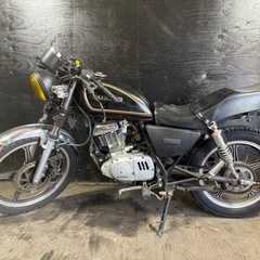★支払総額9.8万円★買取強化中！ まずはカンタン無料査定まで！ スズキ GN125-2F 黒 人気のGN125！ 希少2F！ キック付き！ 社外マフラー！ 社外ハンドル！の画像