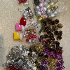 クリスマスツリー、オブジェ、洋服セットの画像