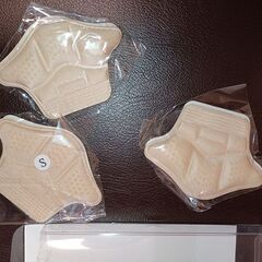 【開封済み、４足分のうち３足分のみ、未使用】かかとパッドの画像