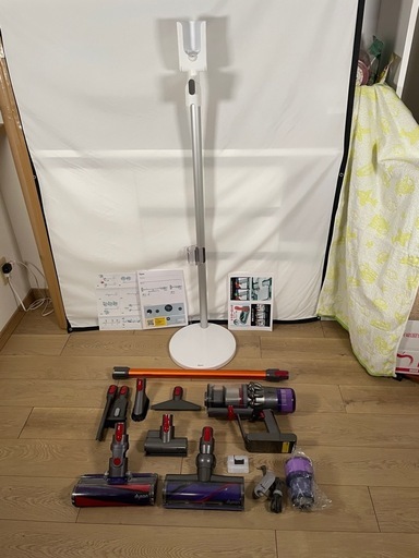 ダイソン　⑮ SV14V11fluffy 美品充電スタンド収納　新品ストレートパイプ　２タイプヘッドから選択式　補強型トリガー装着　パーツセット