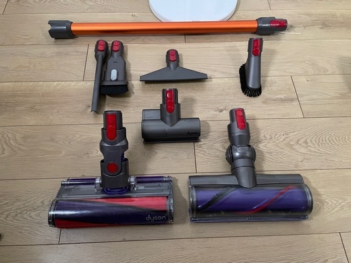 ダイソン　⑮ SV14V11fluffy 美品充電スタンド収納　新品ストレートパイプ　２タイプヘッドから選択式　補強型トリガー装着　パ