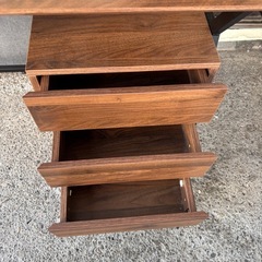 【組み立てのみ未使用】デスク　ニトリの画像