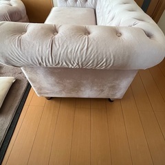 チェスターフィールドソファー、3人掛け　オットマン付きの画像