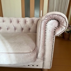 チェスターフィールドソファー、3人掛け　オットマン付きの画像