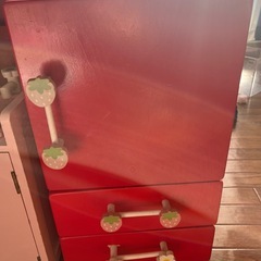 木製キッチン、冷蔵庫の画像