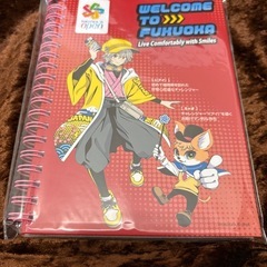 ノート、クリアファイル、ボールペン、靴下の画像