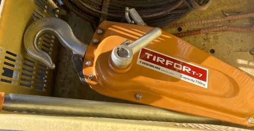 チルホール　万能携帯ウィンチ 能力750Kg T7