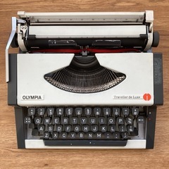 オリンピア　タイプライター
の画像