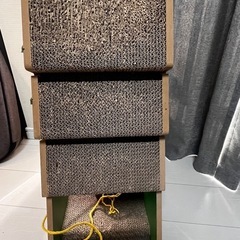 猫の爪とぎ　クリスマスツリー型の画像