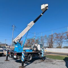 ローンは毎月11,700円～　いすゞ　エルフトラック　高所作業車 8,777km実走行！ AT-120TG オートマ 準中型☆作業半径11ｍ 地上高12m 積載荷重200kg 3人乗り ETC ☆フロントドライブレコーダー ☆１００Ｖ電源引き込み可能の画像