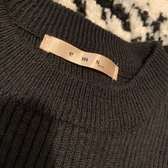 ems excite 黒 パフスリーブ ニットトップスの画像