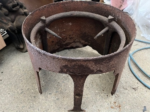 時代物レトロ茶道具 風炉 風炉釜 鉄器 三つ足 火鉢 工芸品 風呂釜