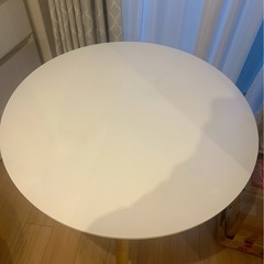 おしゃれ丸テーブルの画像