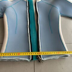 タッパー 水色と白 フロントジッパーの画像