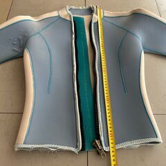 タッパー 水色と白 フロントジッパーの画像