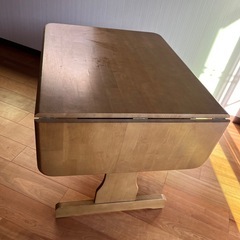 ダイニングテーブルの画像