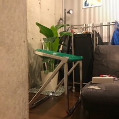 緑スツールの画像