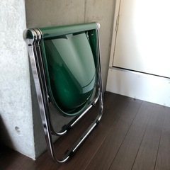 緑スツールの画像