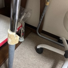 椅子　テーブルの画像