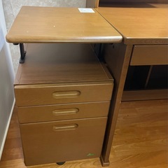 コイズミ学習机ステップアップデスクの画像