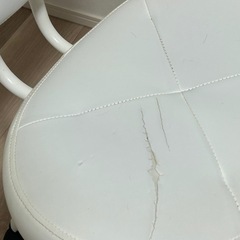 白いワークチェア（キャスター付き）座面キズあり【引き取り限定】の画像