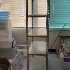 スチールラックの画像