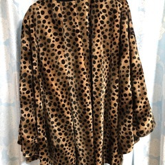 豹柄ポンチョ型コート未使用に近いの画像