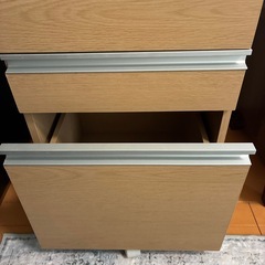 デスクキャビネットの画像