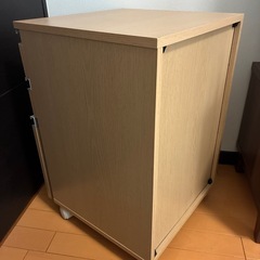 デスクキャビネットの画像