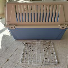 ペットキャリーケース（幅40cm、奥行き60cm、高さ40cm）の画像