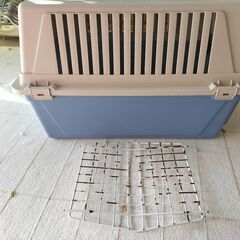 ペットキャリーケース（幅40cm、奥行き60cm、高さ40cm）の画像