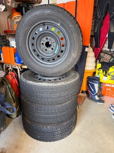 プリウスα スタッドレス スノーカバー 付 215/65/R16 溝バリ有　4本セット