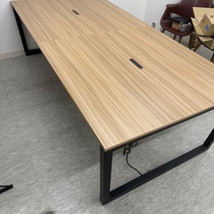 【無料0円】リスム Lism フリーアドレス用テーブル 幅2400×奥行1200×高さ720mm 4ヶ口コンセント付きの画像