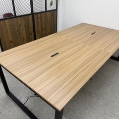 【無料0円】リスム Lism フリーアドレス用テーブル 幅2400×奥行1200×高さ720mm 4ヶ口コンセント付きの画像