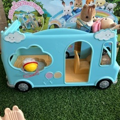 シルバニアファミリー にじいろようちえんバスとショコラうさぎなど子供達3体セットの画像
