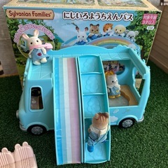 シルバニアファミリー にじいろようちえんバスとショコラうさぎなど子供達3体セットの画像