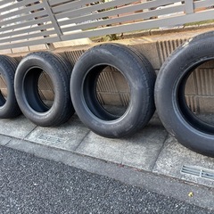 ブリヂストンタイヤ
215/65R15の画像