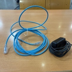 無線ルーターとLANケーブルの画像