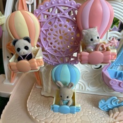 シルバニアファミリー 　お城のゆめいろゆうえんち　人形と箱ありの画像