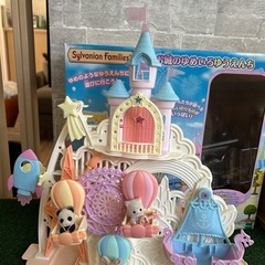 シルバニアファミリー 　お城のゆめいろゆうえんち　人形と箱ありの画像